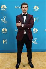 Phil Dunster Height, Weight, Net Worth, Age, Birthday, Wikipedia, Who, Nationality, Biography