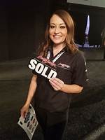 What Do We Know About “Soldstickergirl” Elaine Beezy? Barrett-Jackson Auction, Wiki, Net Worth, Age, Husband